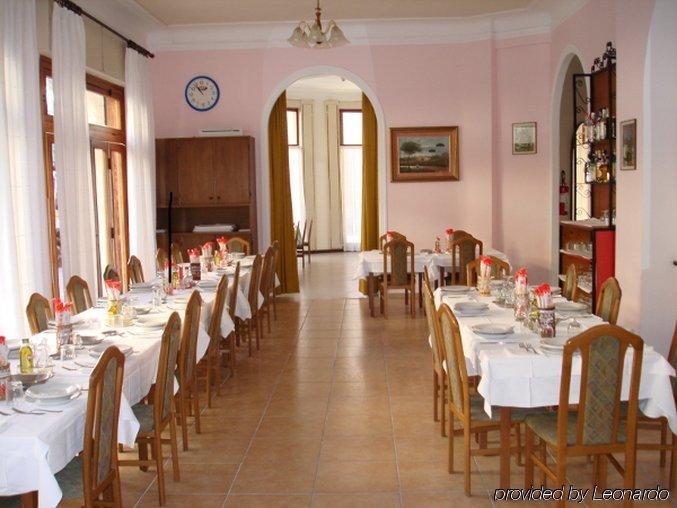 Hotel Mignon 50 Mt Dalla Spiaggia E Dall'Isola Pedonale Αλάσιο Εστιατόριο φωτογραφία