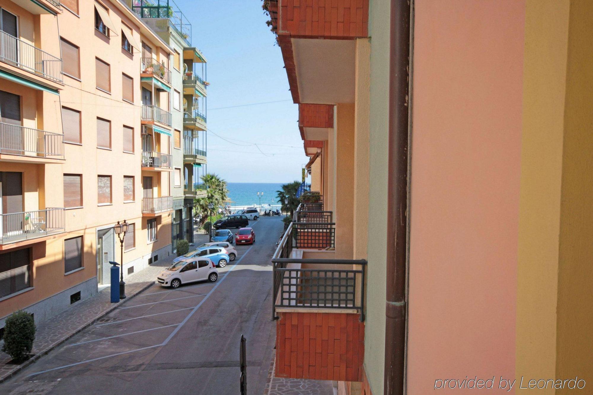 Hotel Mignon 50 Mt Dalla Spiaggia E Dall'Isola Pedonale Αλάσιο Εξωτερικό φωτογραφία