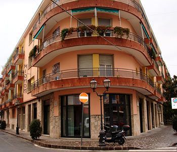Hotel Mignon 50 Mt Dalla Spiaggia E Dall'Isola Pedonale Αλάσιο Εξωτερικό φωτογραφία