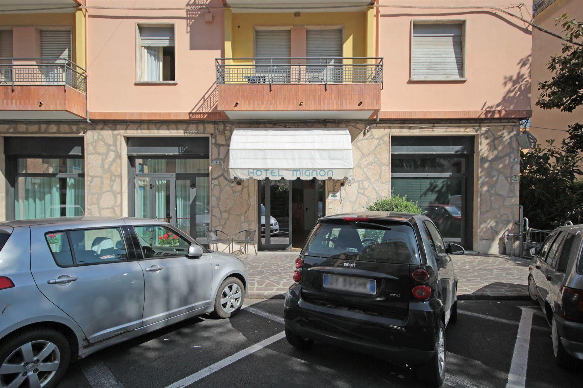 Hotel Mignon 50 Mt Dalla Spiaggia E Dall'Isola Pedonale Αλάσιο Εξωτερικό φωτογραφία